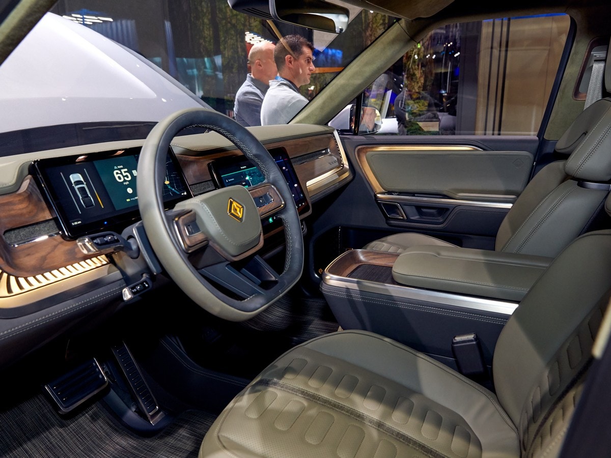 30 Rivian R1t Electric Truck LA