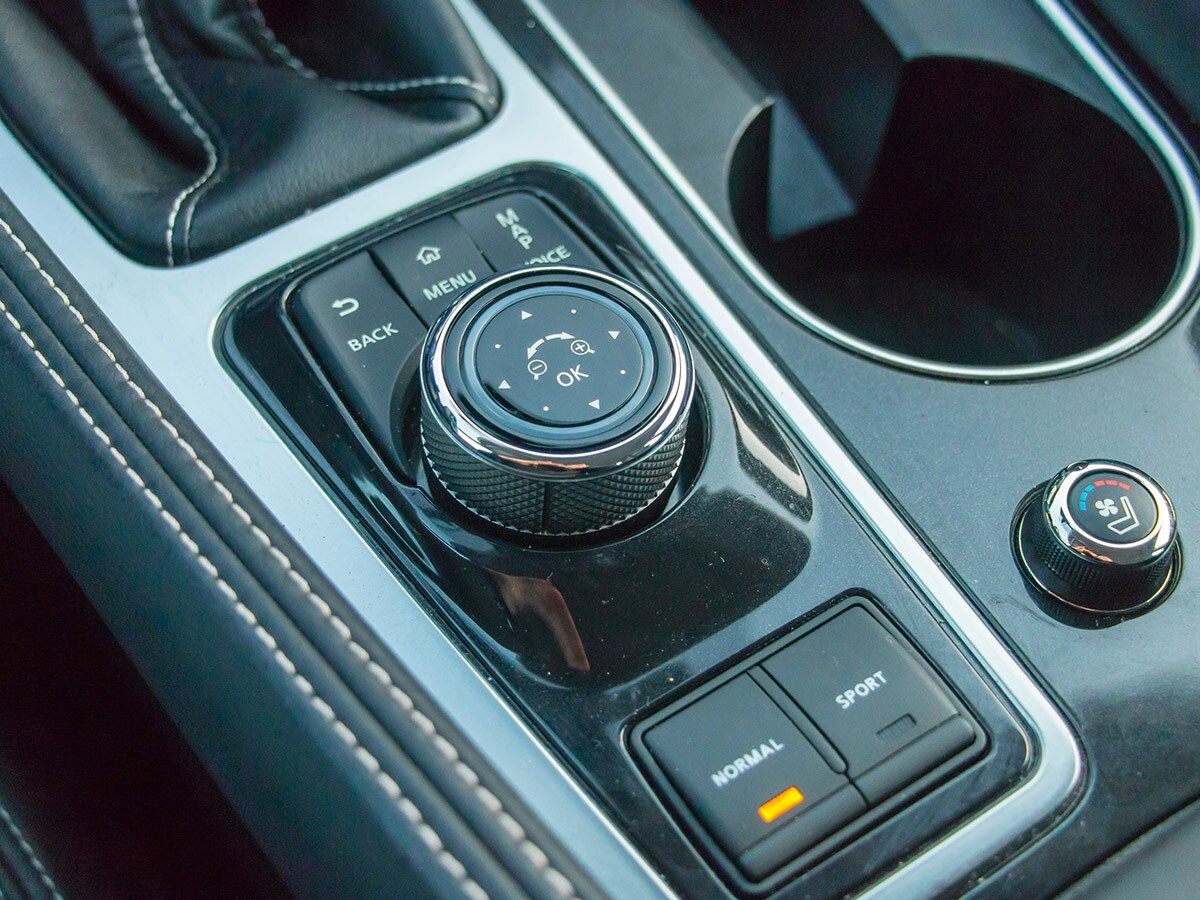 31 2016 Nissan Maxima Long Term Interior