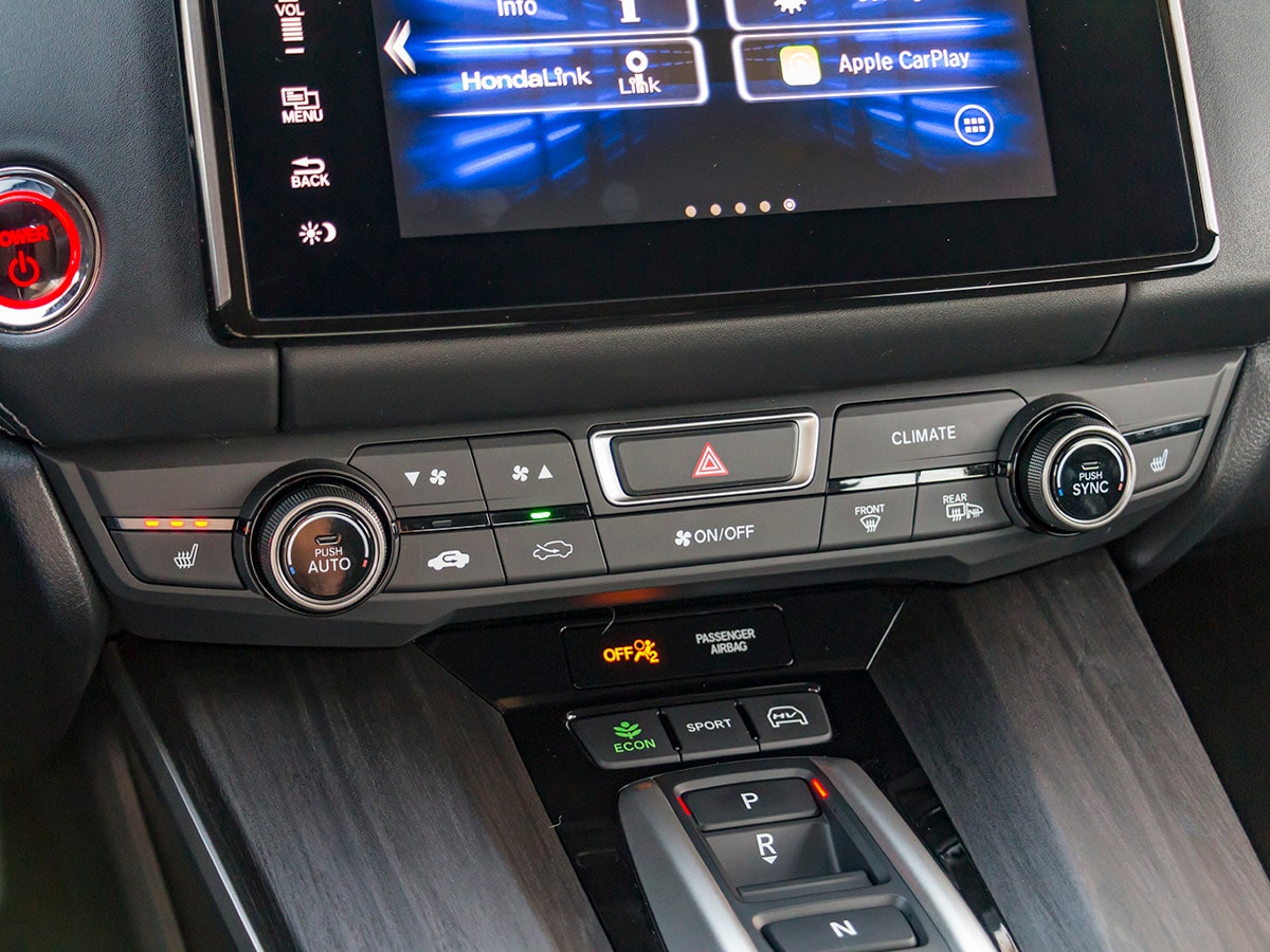 32 2018 Honda Clarity PHEV Interior KBB