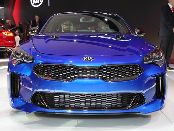 32 2018 Kia Stinger AT