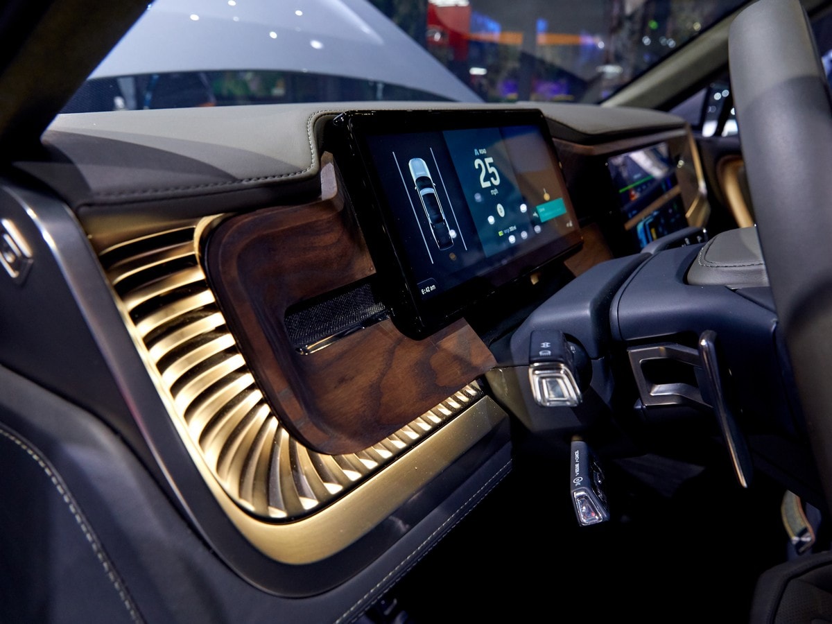 32 Rivian R1t Electric Truck LA