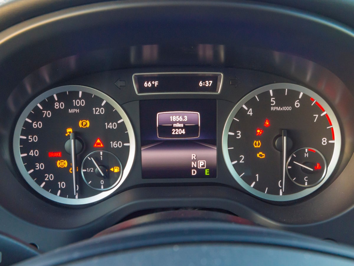 33 2018 Infiniti QX30 Long Term Interior KBB