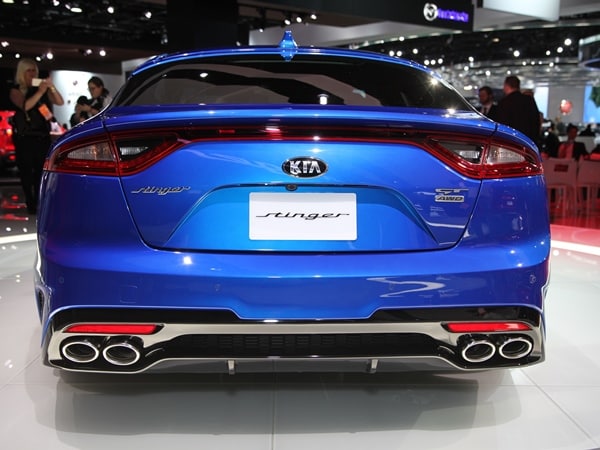 33 2018 Kia Stinger AT