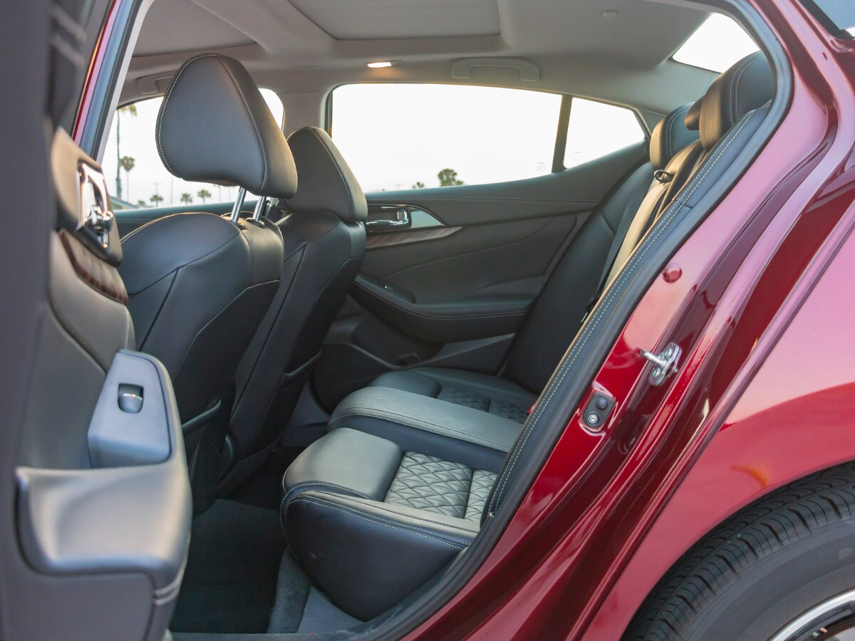 34 2016 Nissan Maxima Long Term Interior