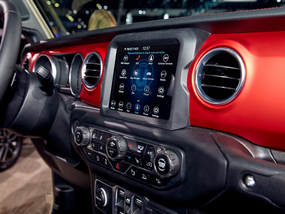 35 2020 Jeep Gladiator LA