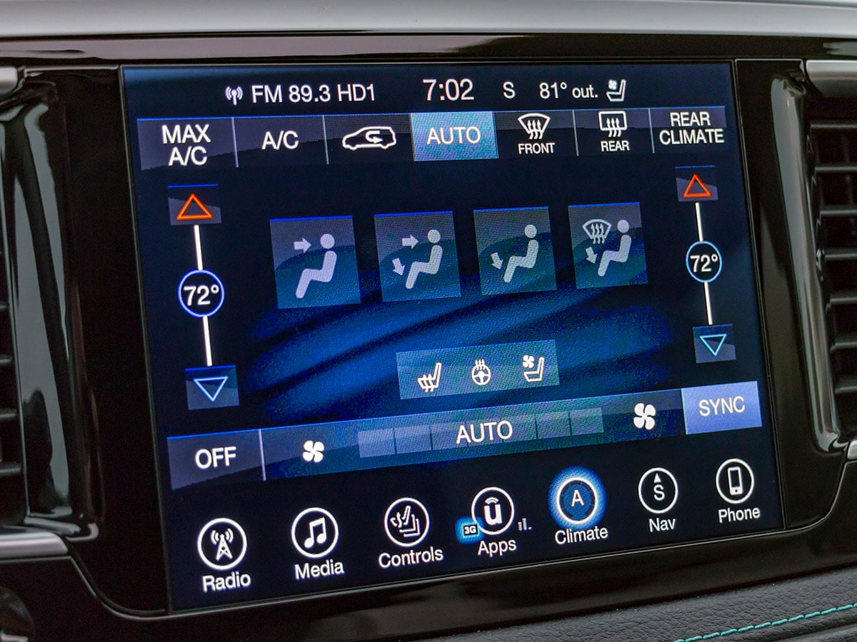 36 2017 Chrysler Pacifica EHybrid Interior KBB