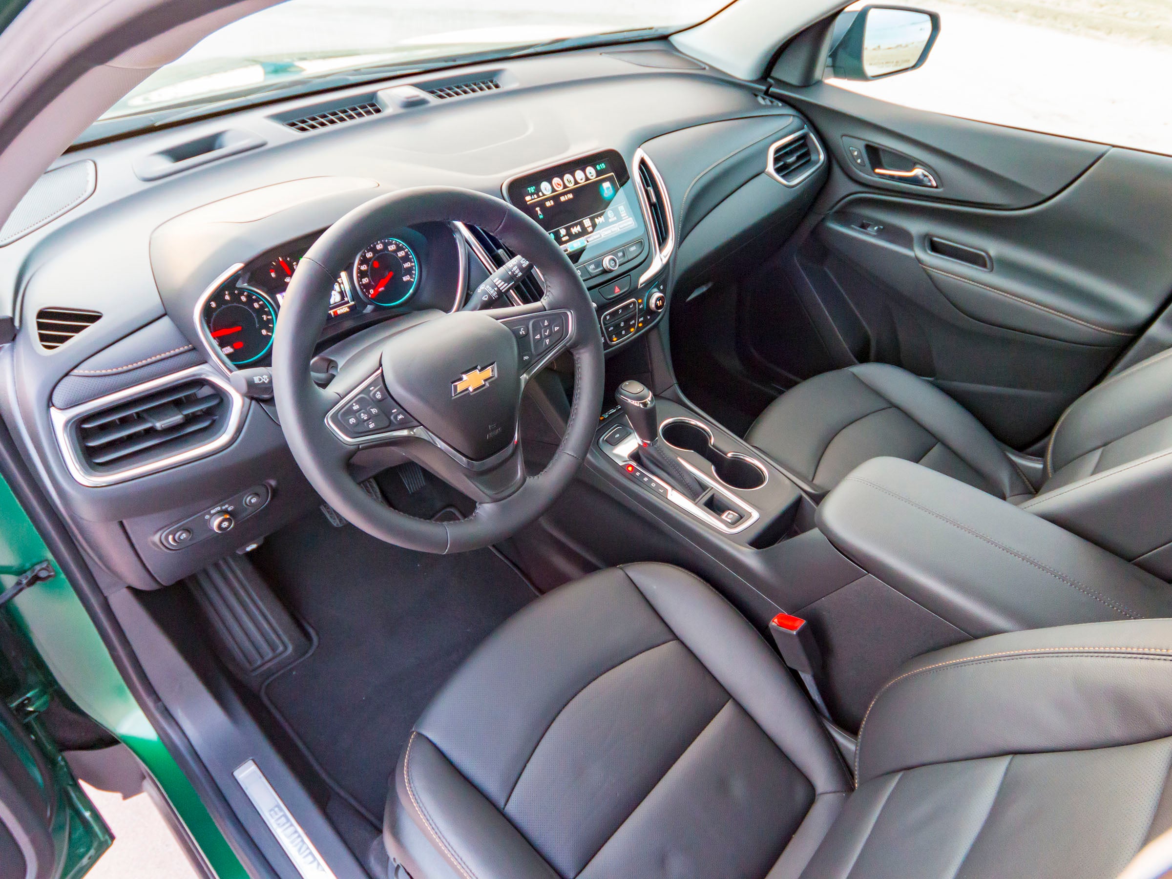 36 2018 Chevrolet Equinox Turbo Interior KBB
