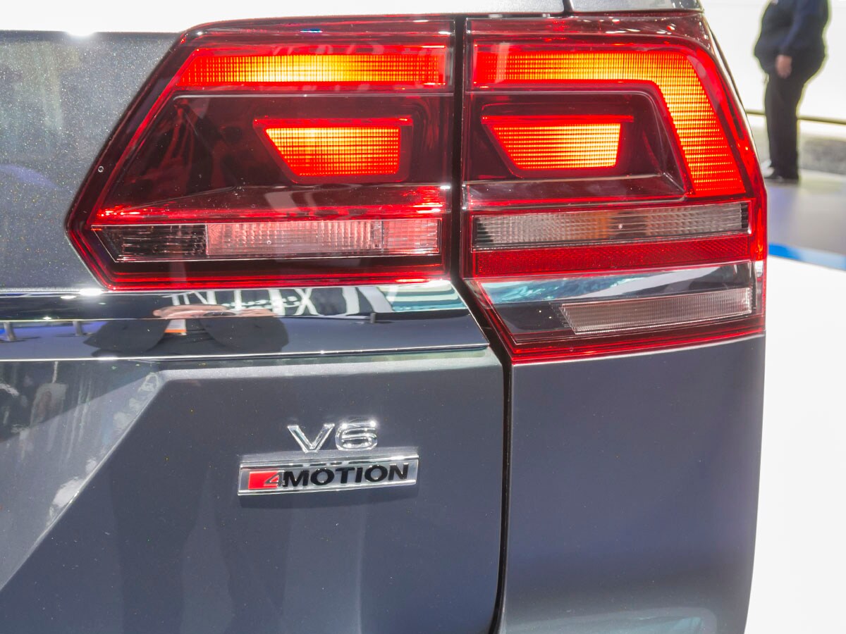 36 2018 Volkswagen Atlas R Line KBB