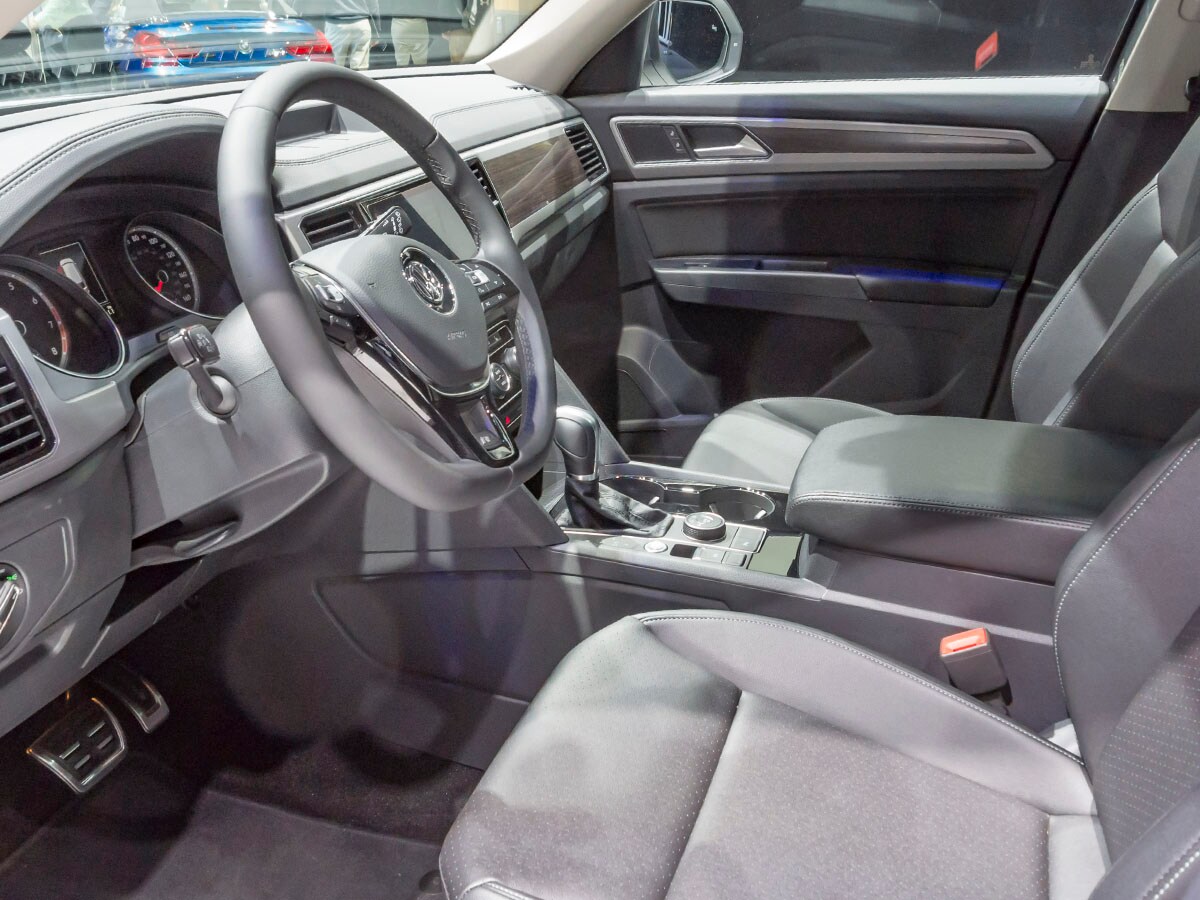 37 2018 Volkswagen Atlas R Line KBB