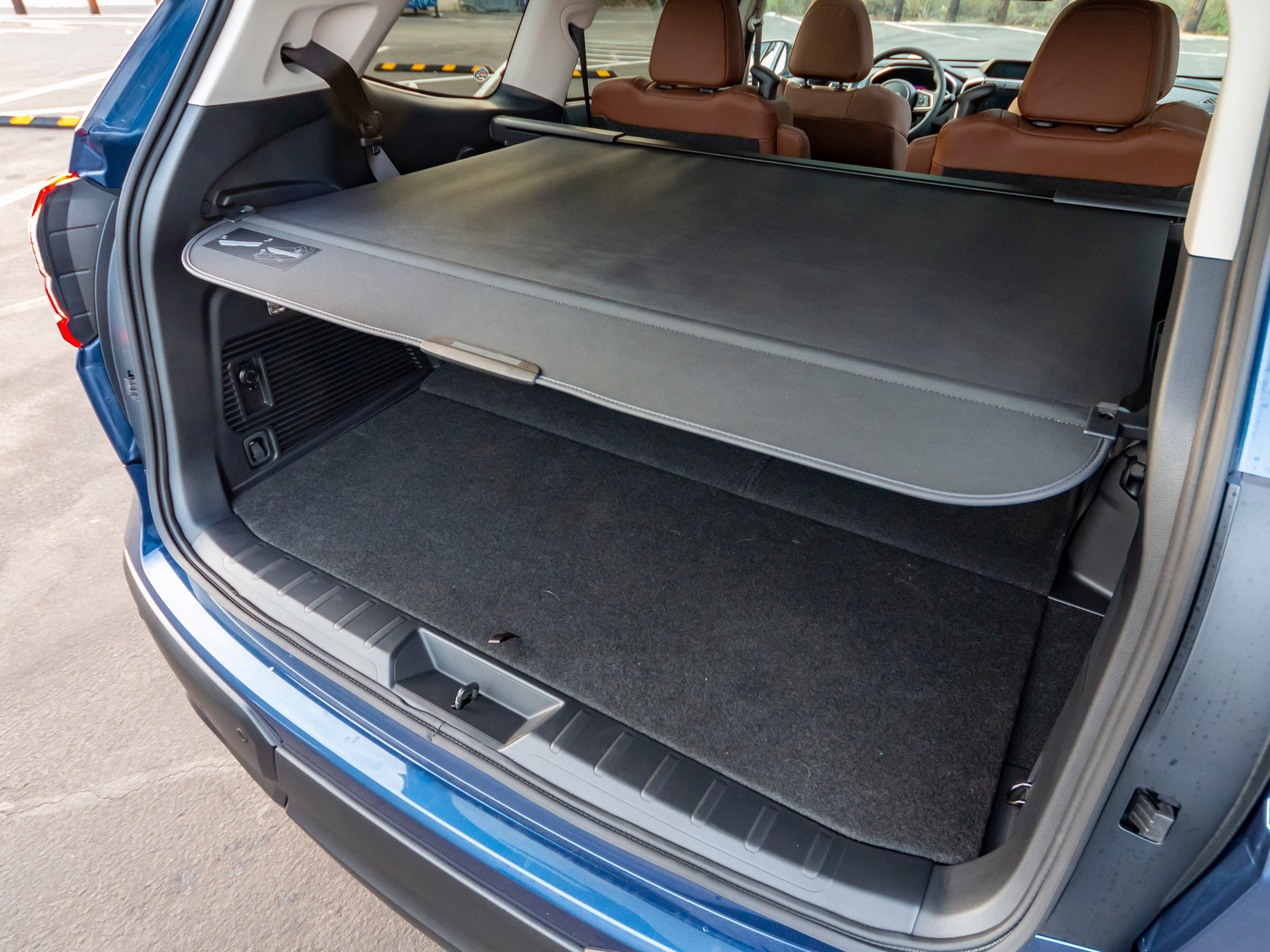 37 2019 Subaru Ascent LT Cargo KBB