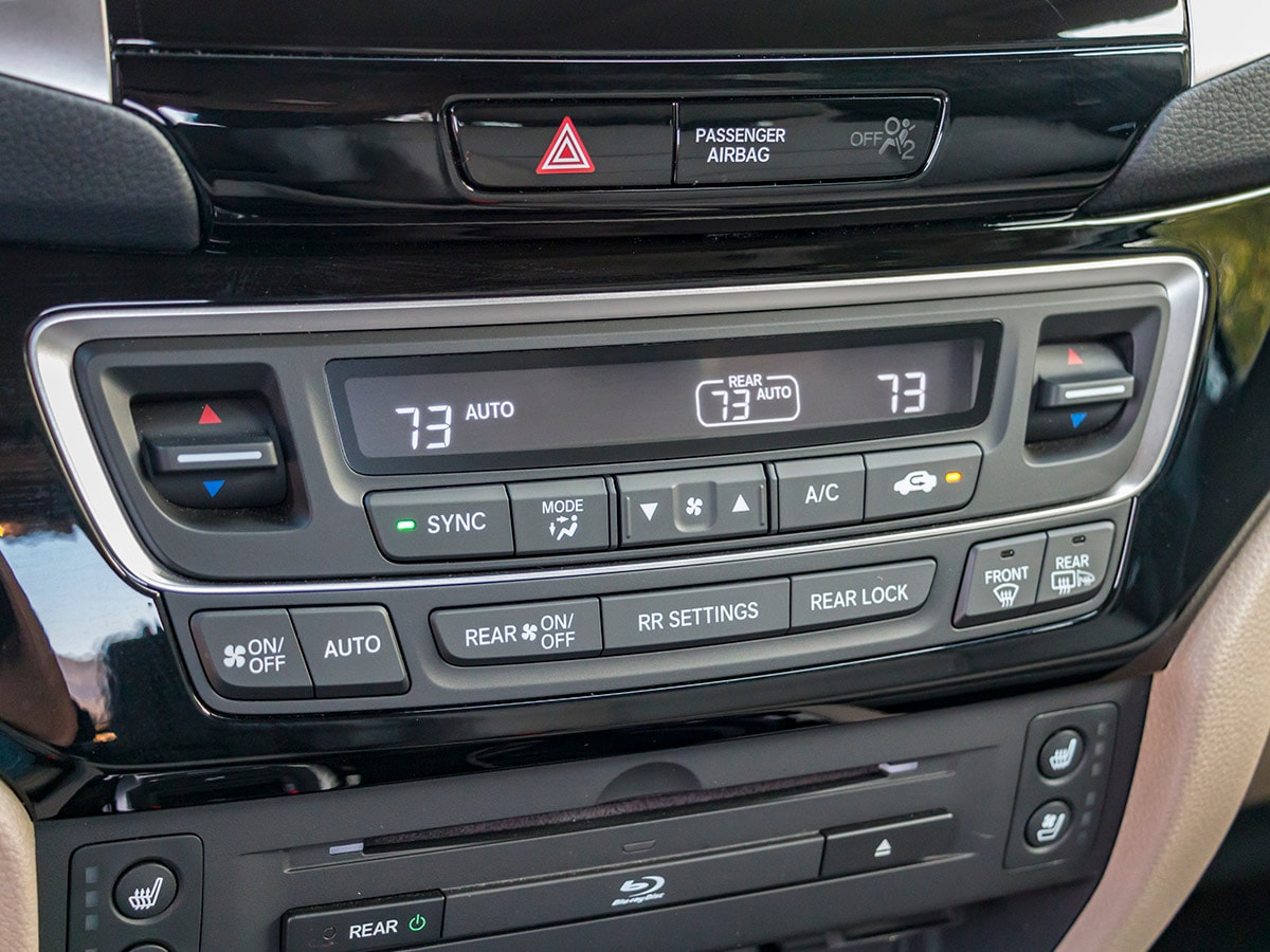 39 2017 Honda Pilot Interior KBB