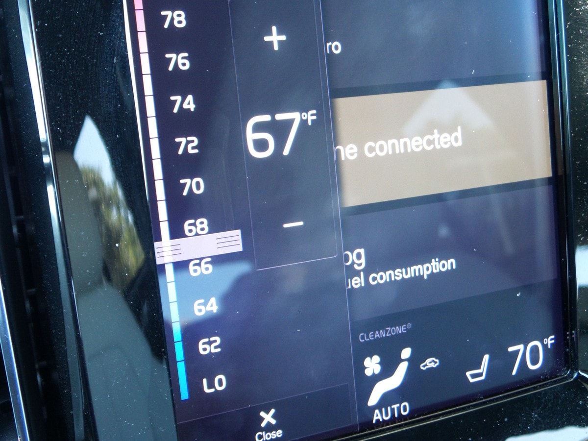 4 2019 Volvo XC40 Climate