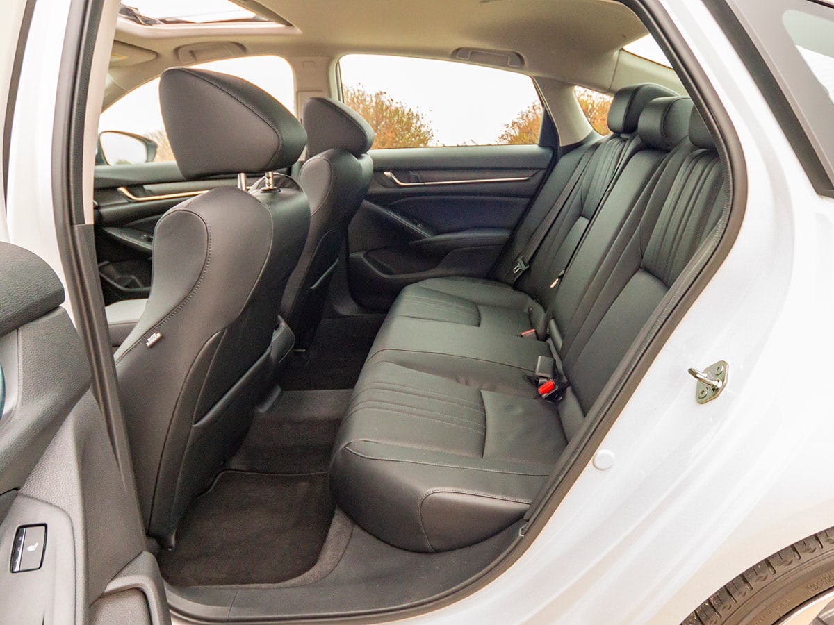 40 2018 Honda Accord Interior BB KBB