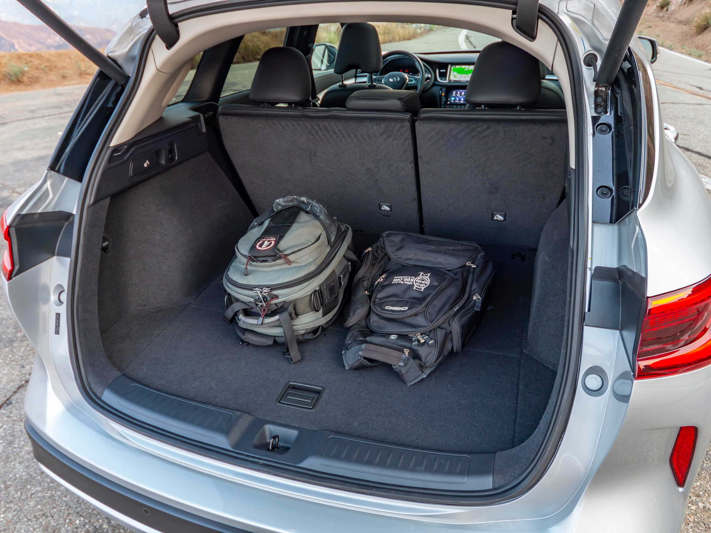 40 2019 Infiniti QX50 LT Cargo KBB