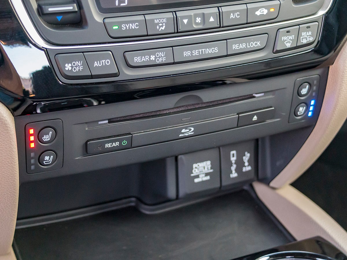 42 2017 Honda Pilot Interior KBB