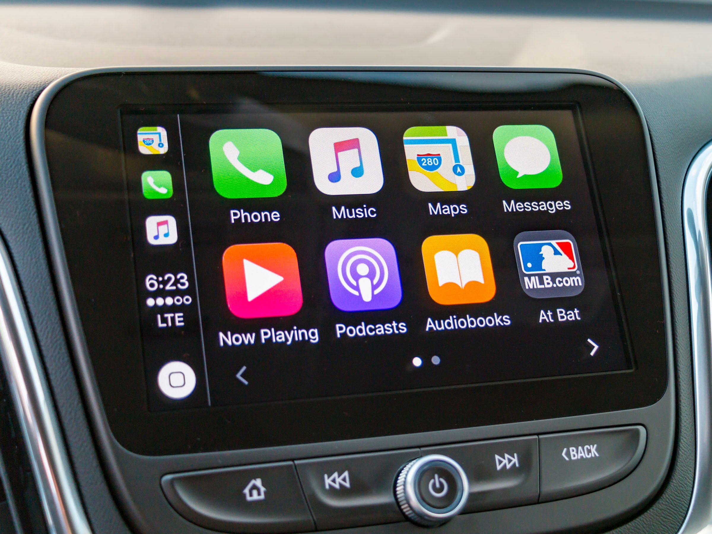 42 2018 Chevrolet Equinox Turbo Interior KBB