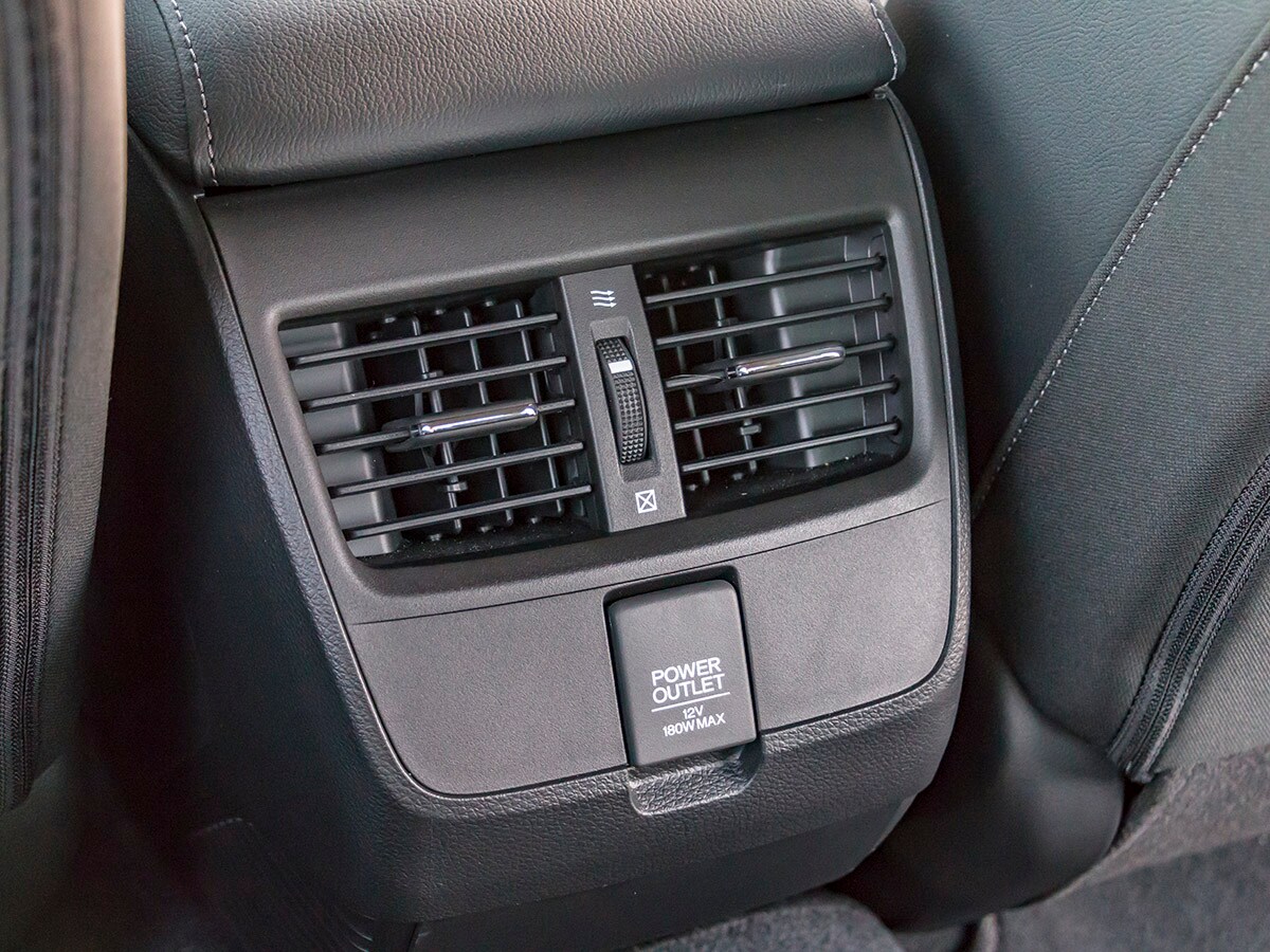 43 2018 Honda Clarity PHEV Interior KBB