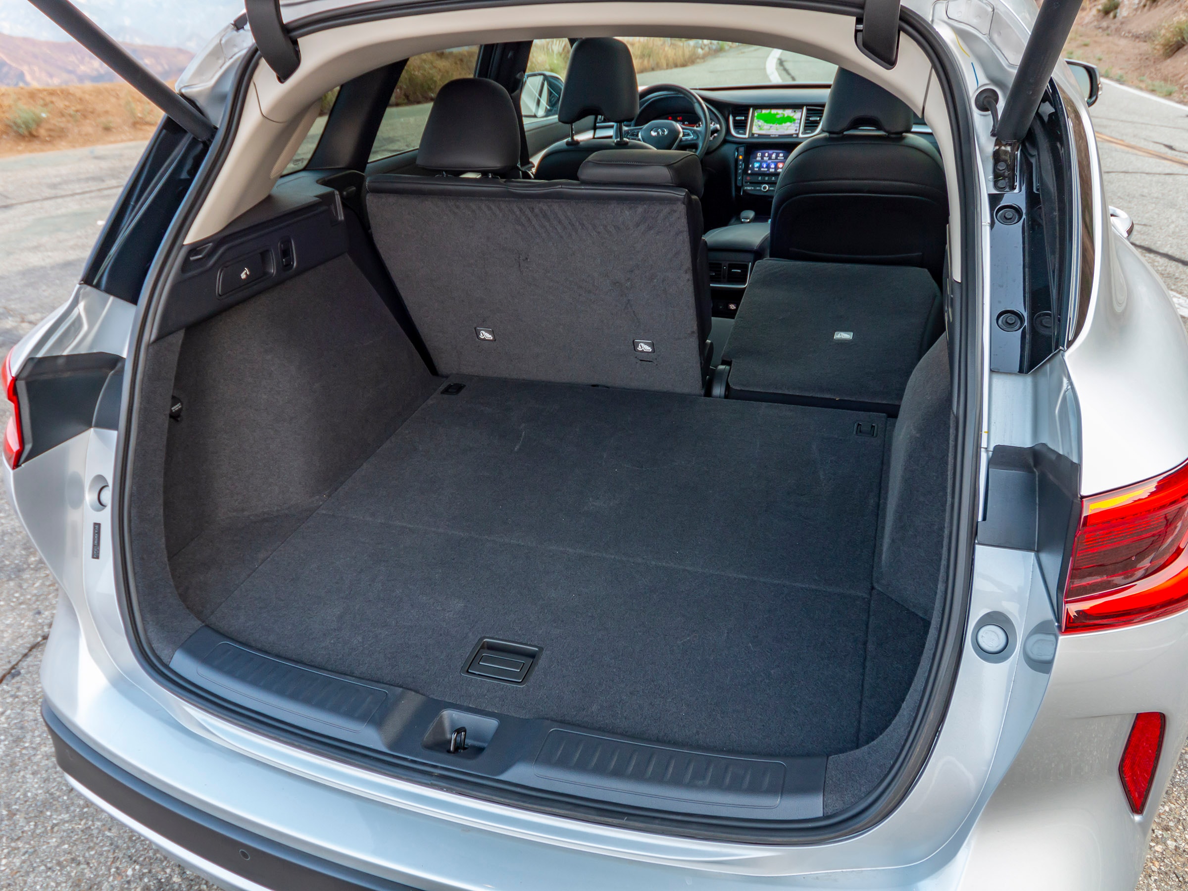 43 2019 Infiniti QX50 LT Cargo KBB