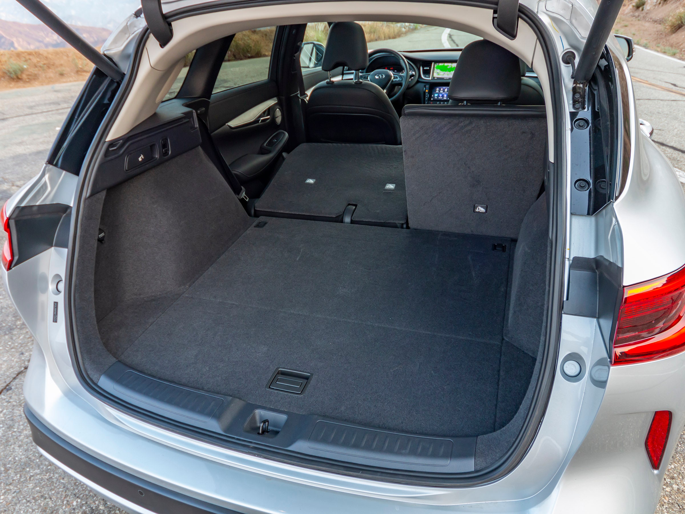 44 2019 Infiniti QX50 LT Cargo KBB