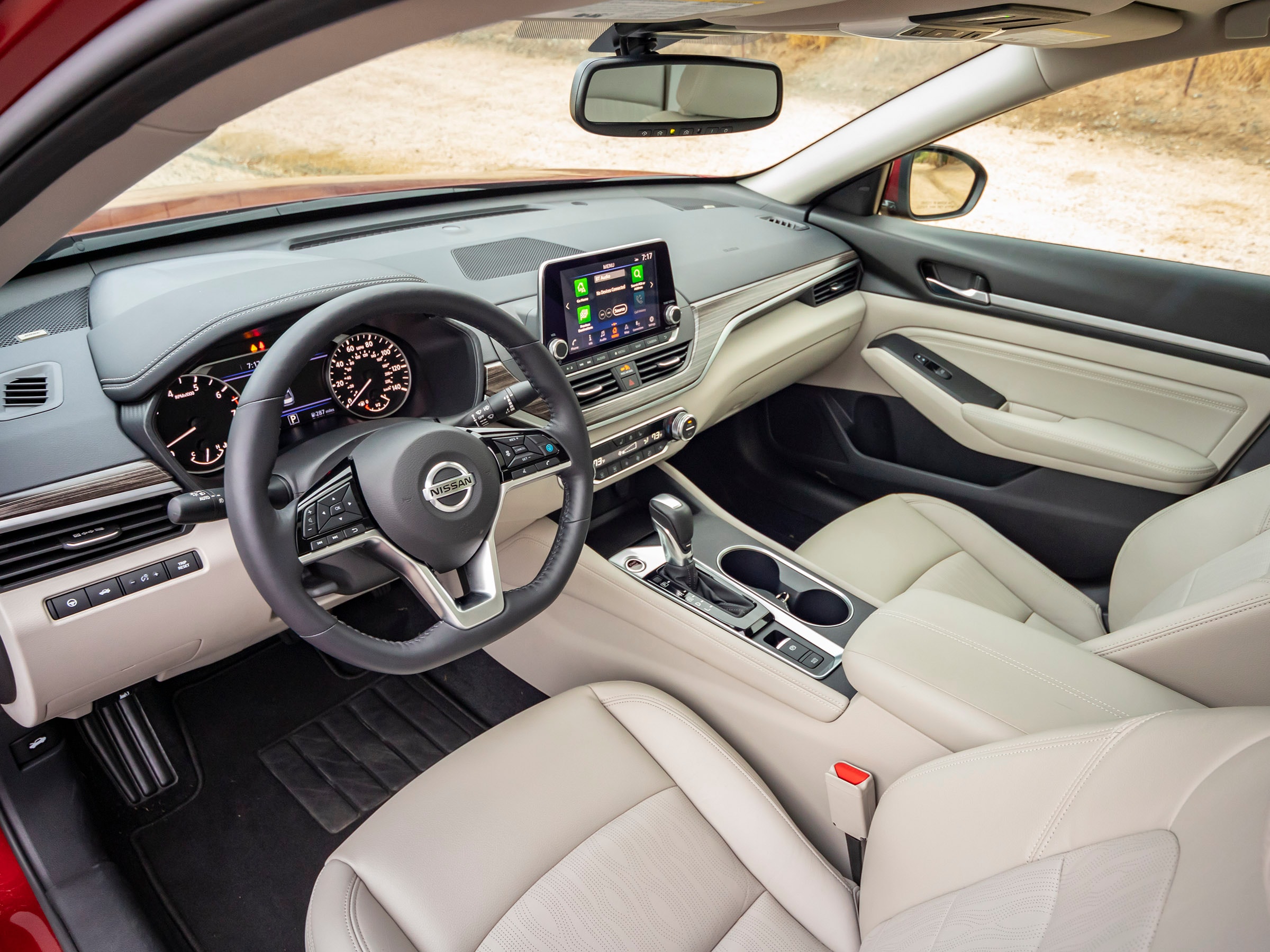 44 2019 Nissan Altima Long Term Interior KBB