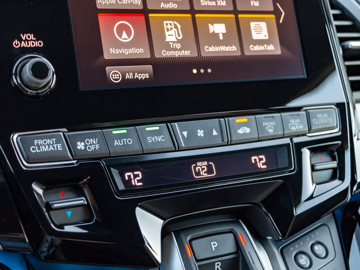 50 2018 Honda Odyssey LT Interior KBB