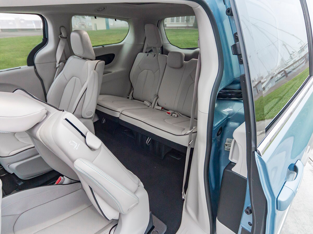 51 2017 Chrysler Pacifica EHybrid Interior KBB