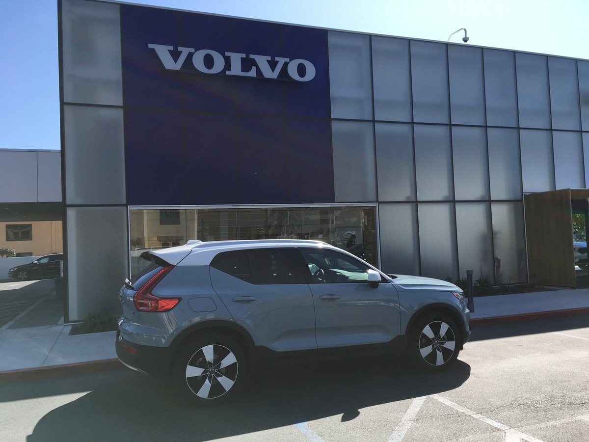 6 2019 Volvo XC40 Service