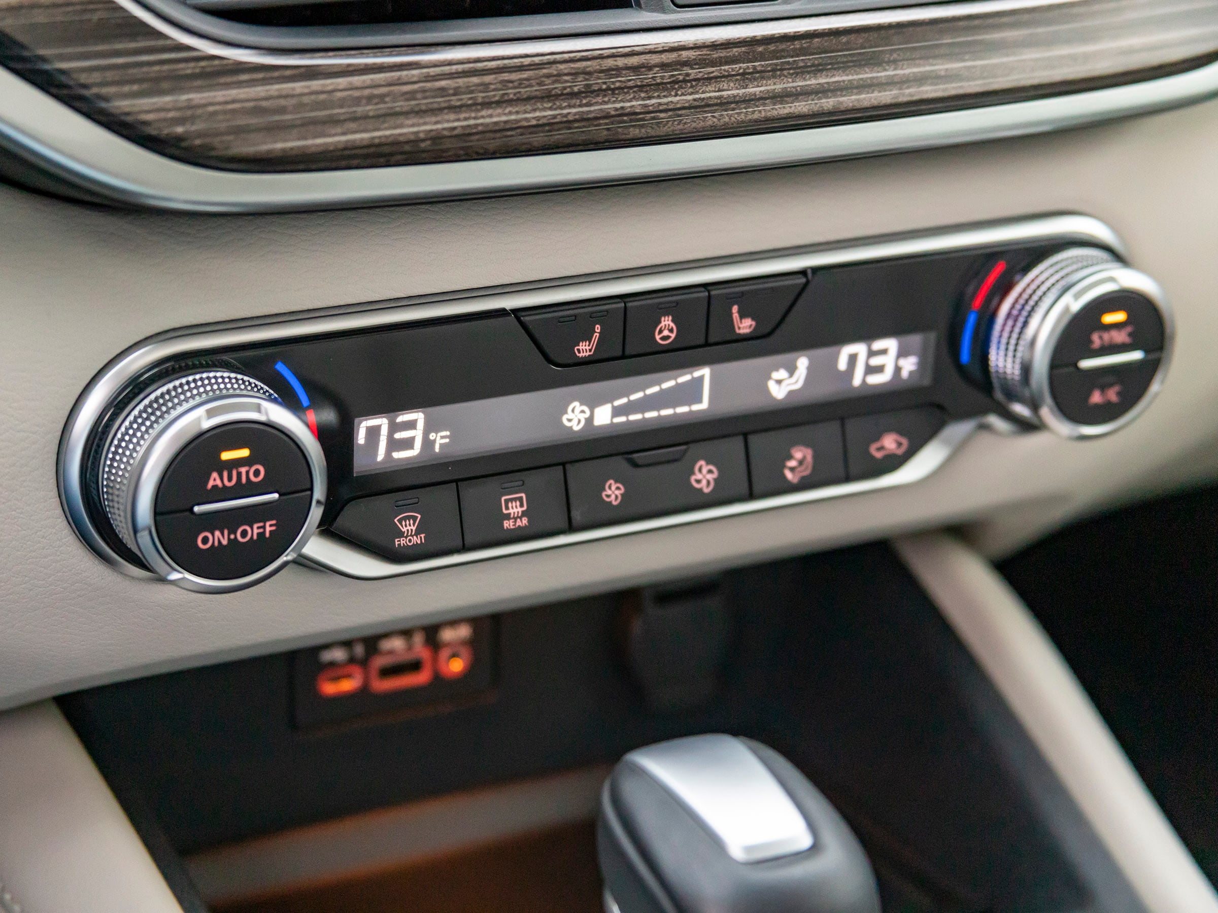 64 2019 Nissan Altima Long Term Interior KBB