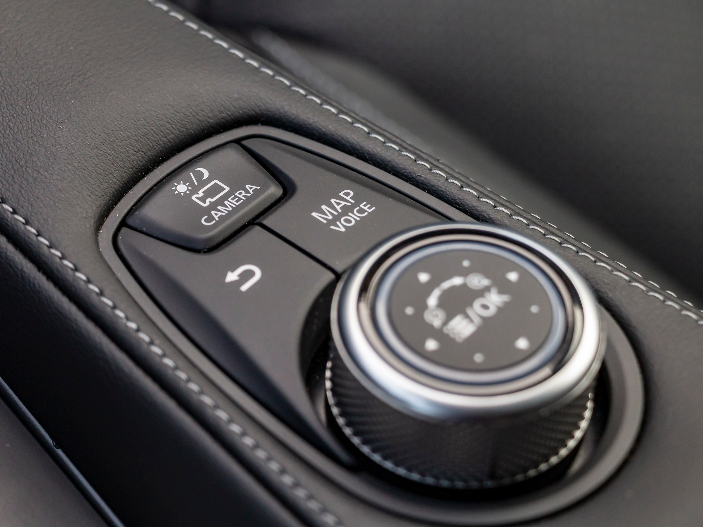 65 2019 Infiniti QX50 LT Interior KBB