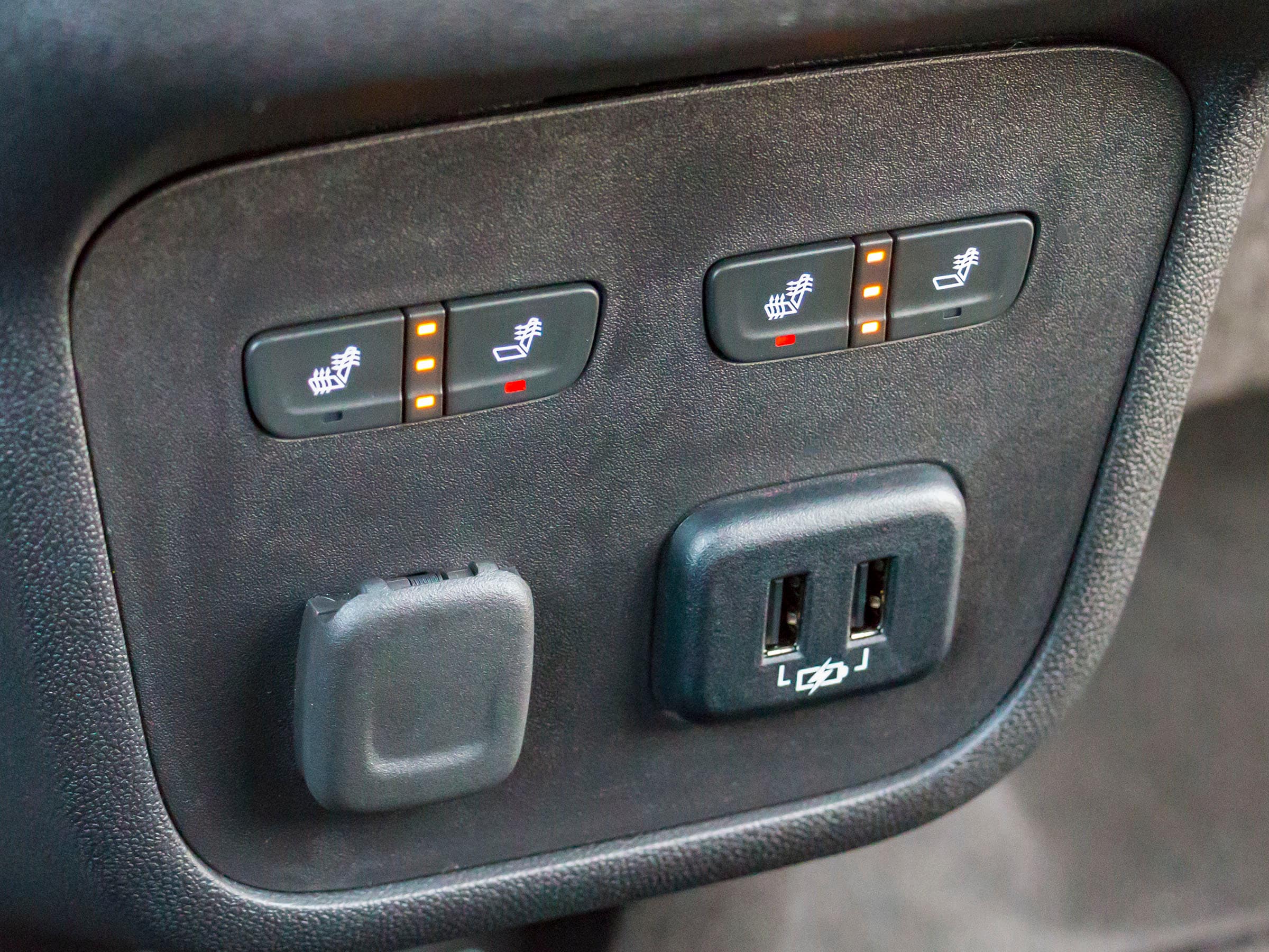 66 2018 Chevrolet Equinox Turbo Interior KBB