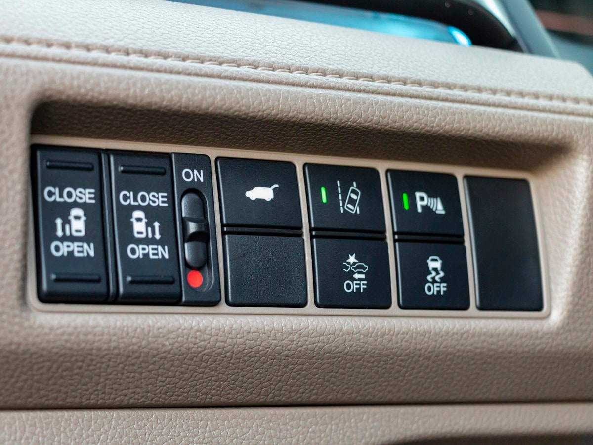 68 2018 Honda Odyssey LT Interior KBB