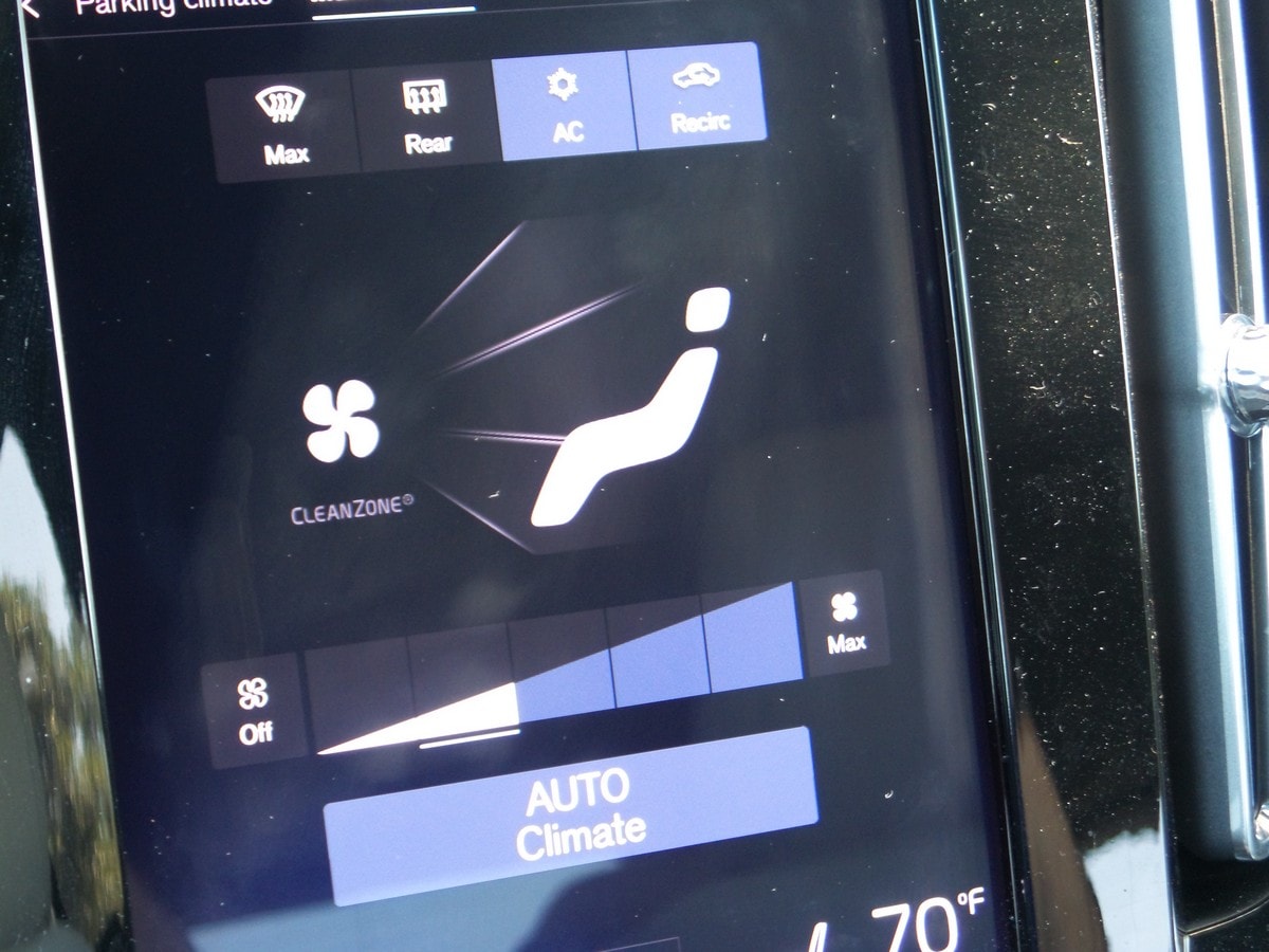 7 2019 Volvo XC40 Climate