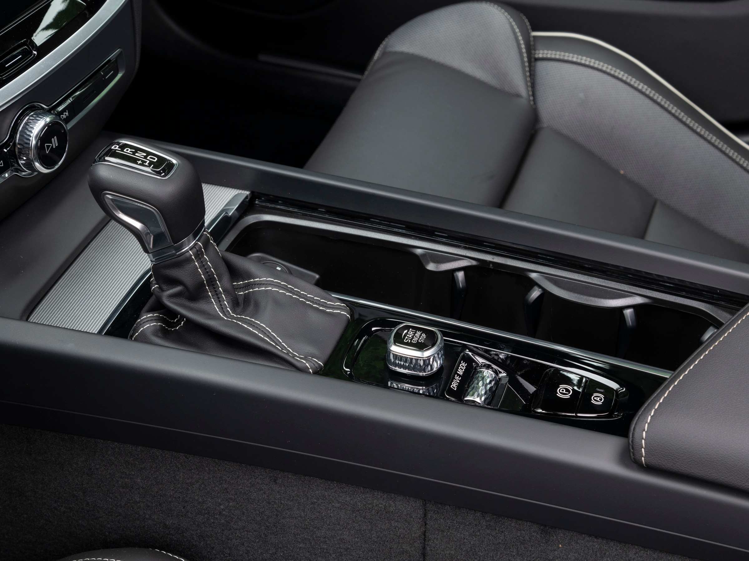 70 2020 Volvo S60 KBB