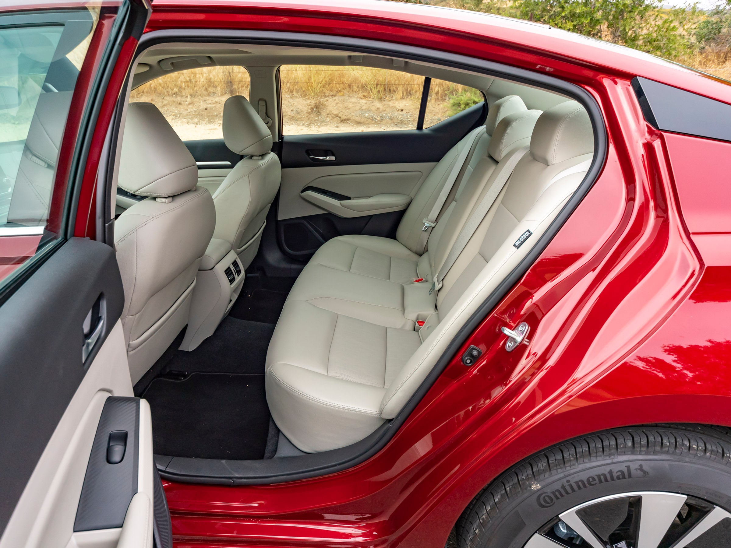 73 2019 Nissan Altima Long Term Interior KBB