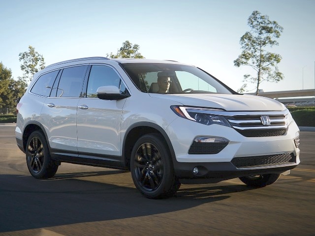 75 2017 Honda Pilot Action Front Bb