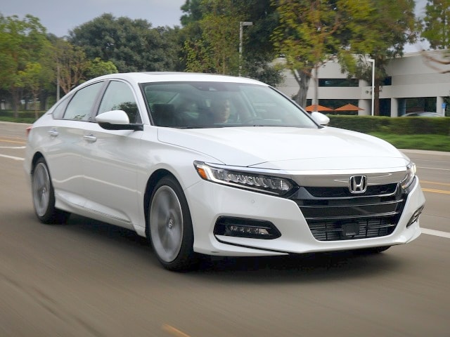 75 2018 Honda Accord Action Front Bb