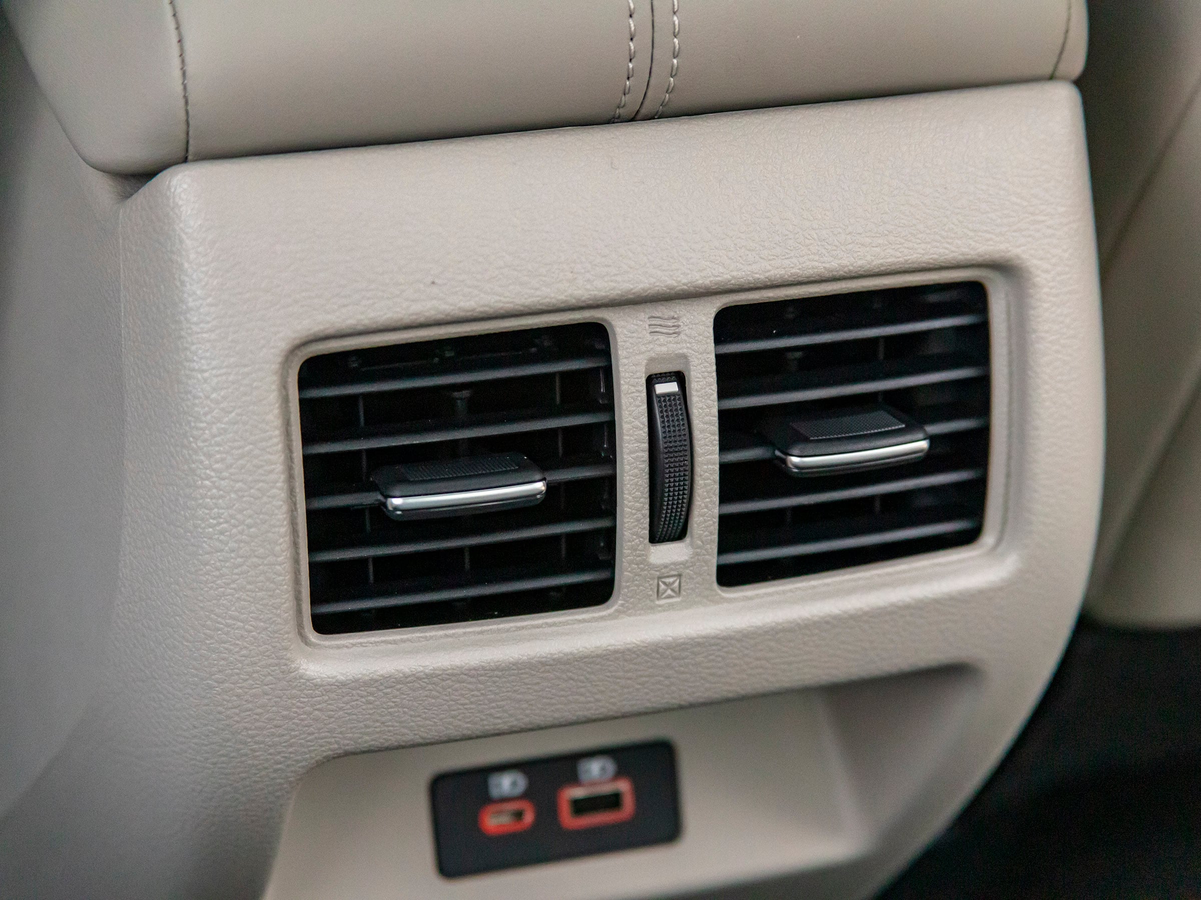 75 2019 Nissan Altima Long Term Interior KBB
