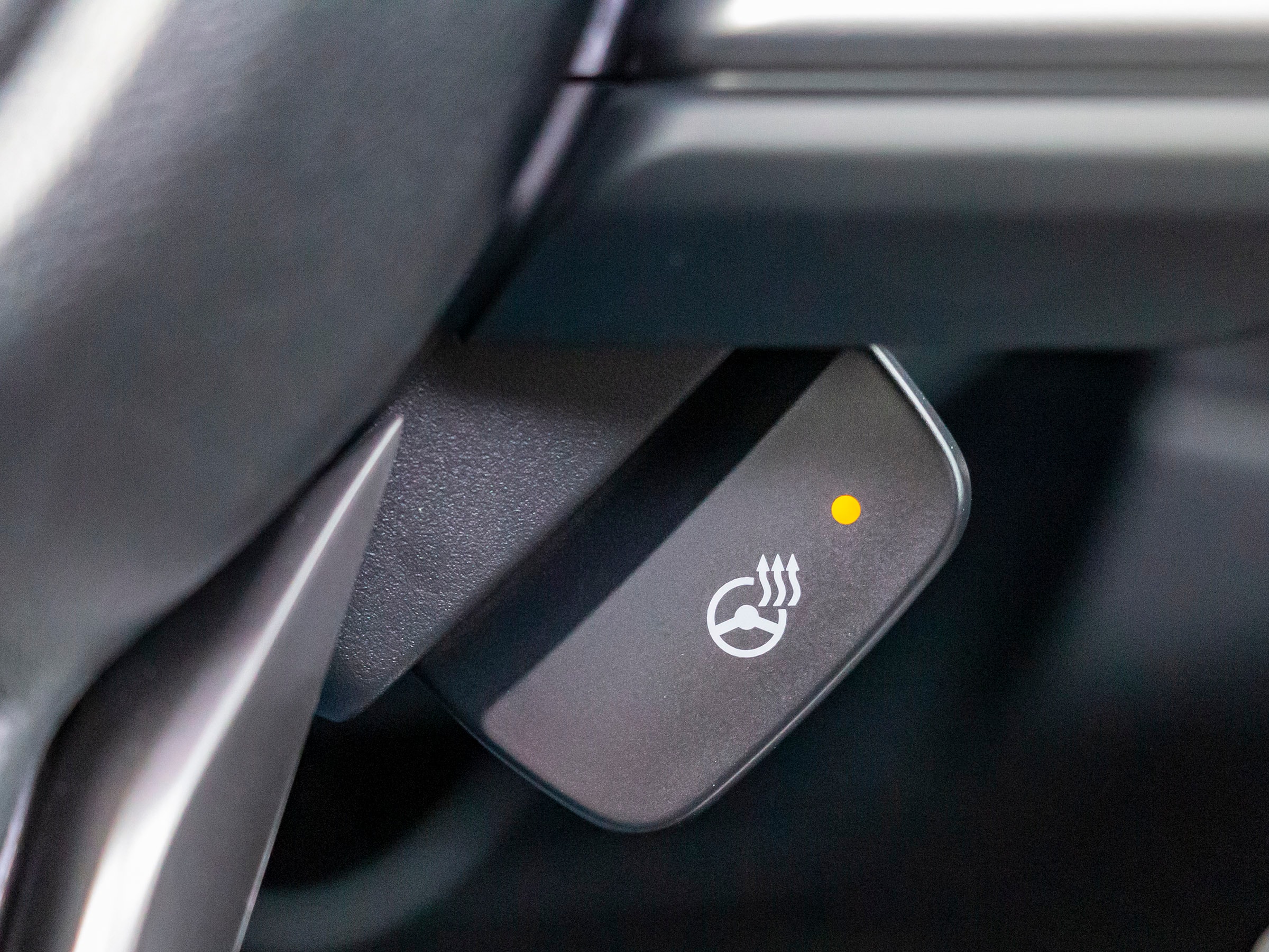 75 2019 Subaru Ascent LT Interior KBB