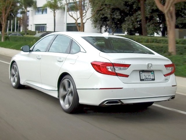 76 2018 Honda Accord Action Rear Bb