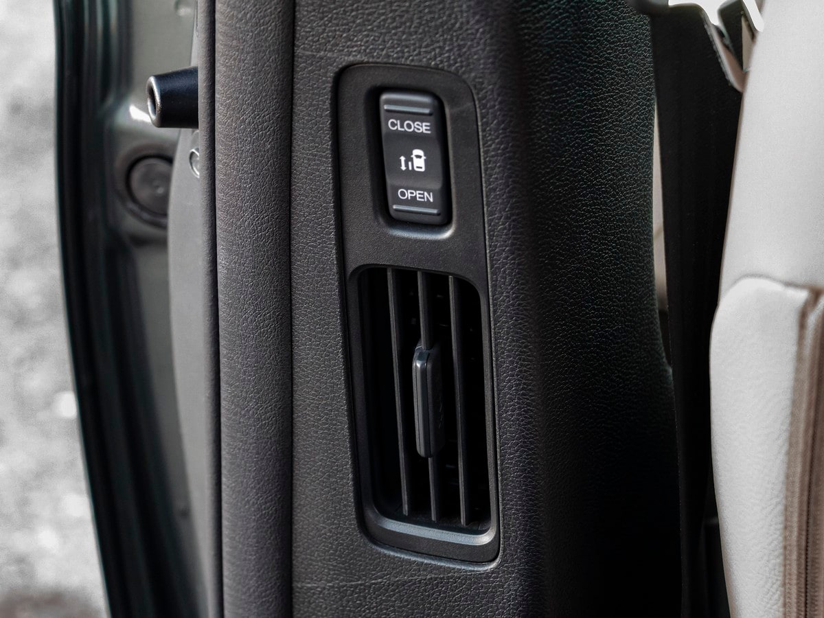 81 2018 Honda Odyssey LT Interior KBB