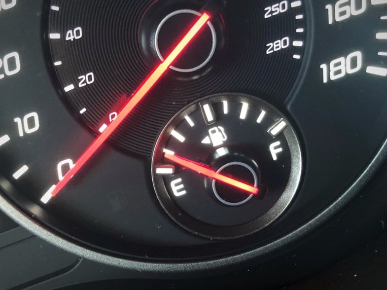 85 2018 Kia Stinger Fuel Gauge