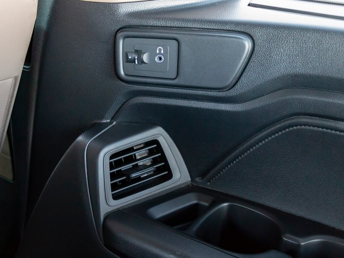90 2018 Honda Odyssey LT Interior KBB