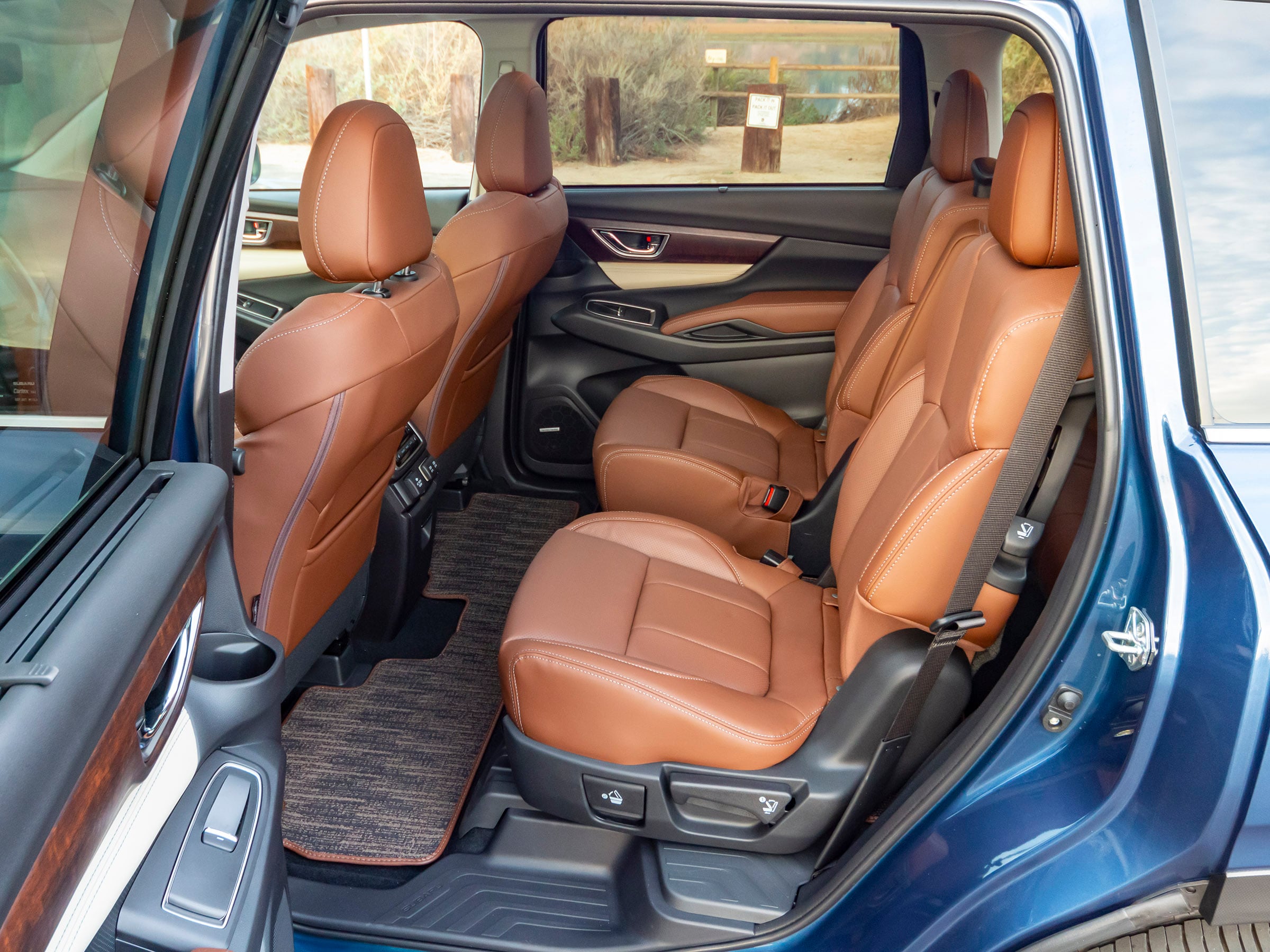 91 2019 Subaru Ascent LT Interior KBB