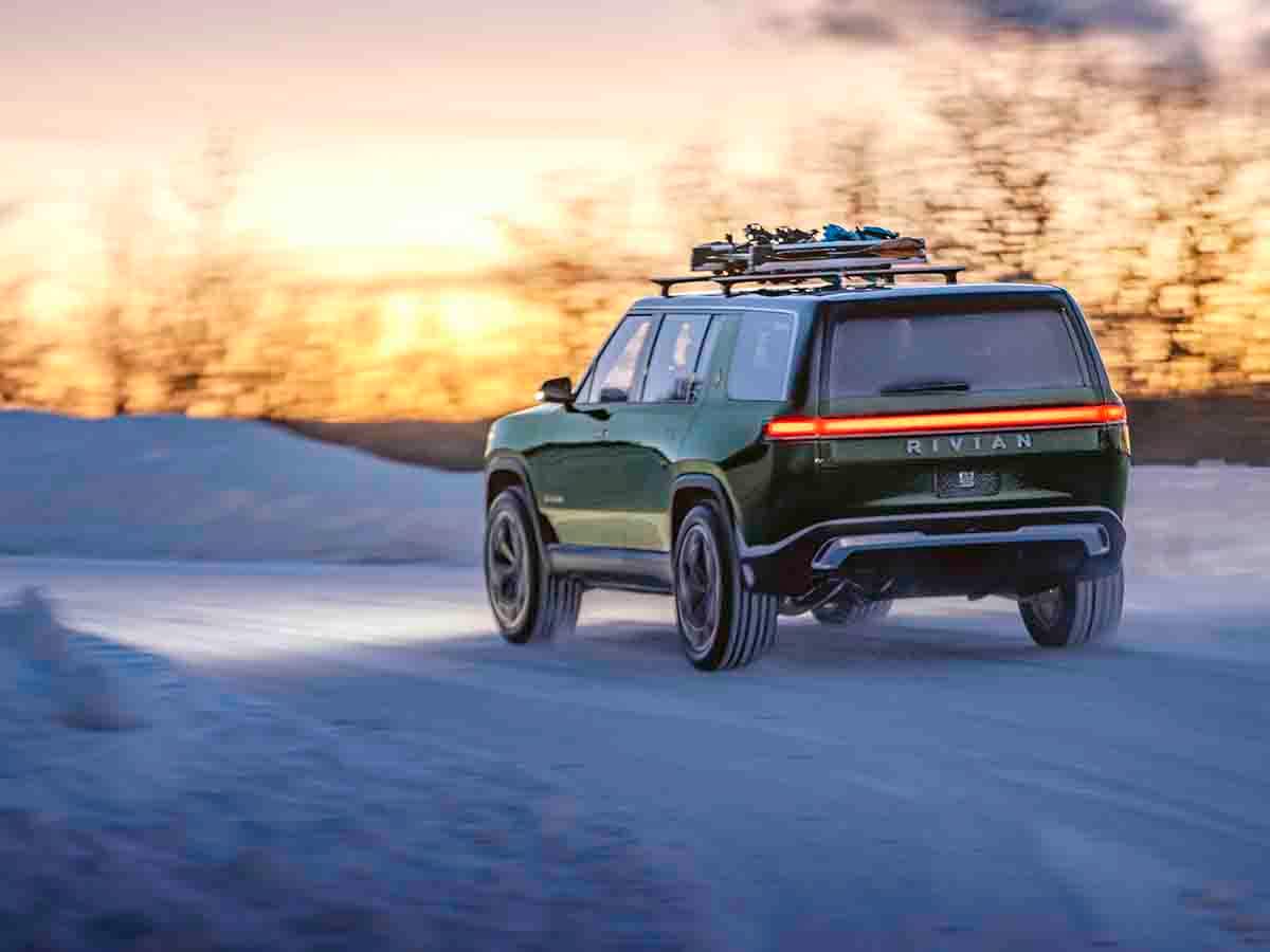 Rivian R1S Electric SUV 02