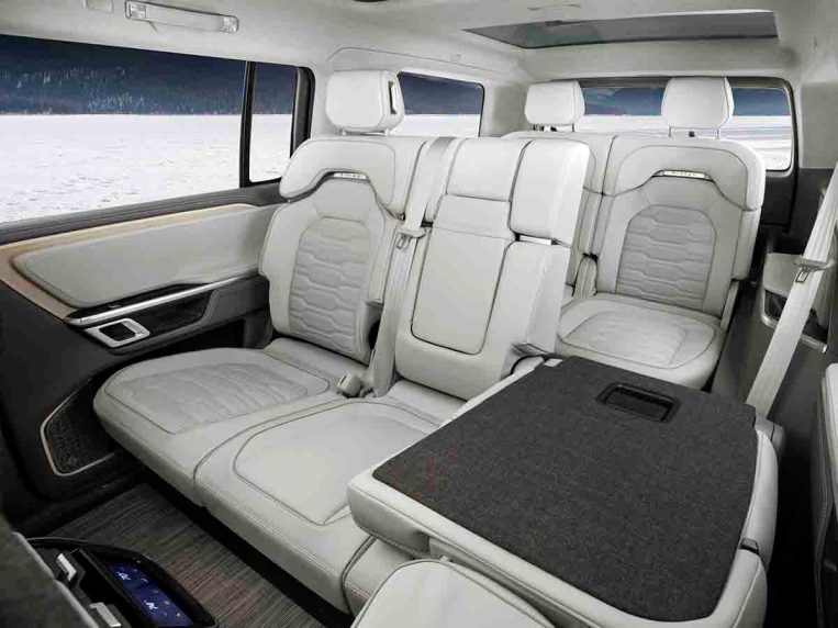 Rivian R1S Electric SUV 04