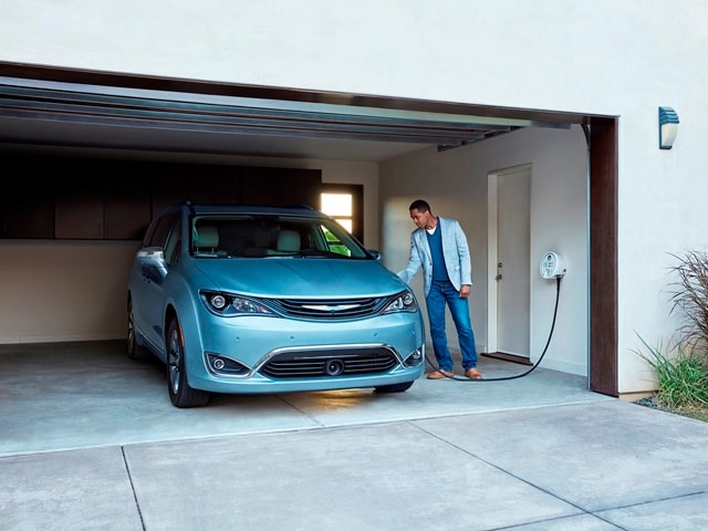 Chrysler Pacifica Hybrid Next Gen Uconncect