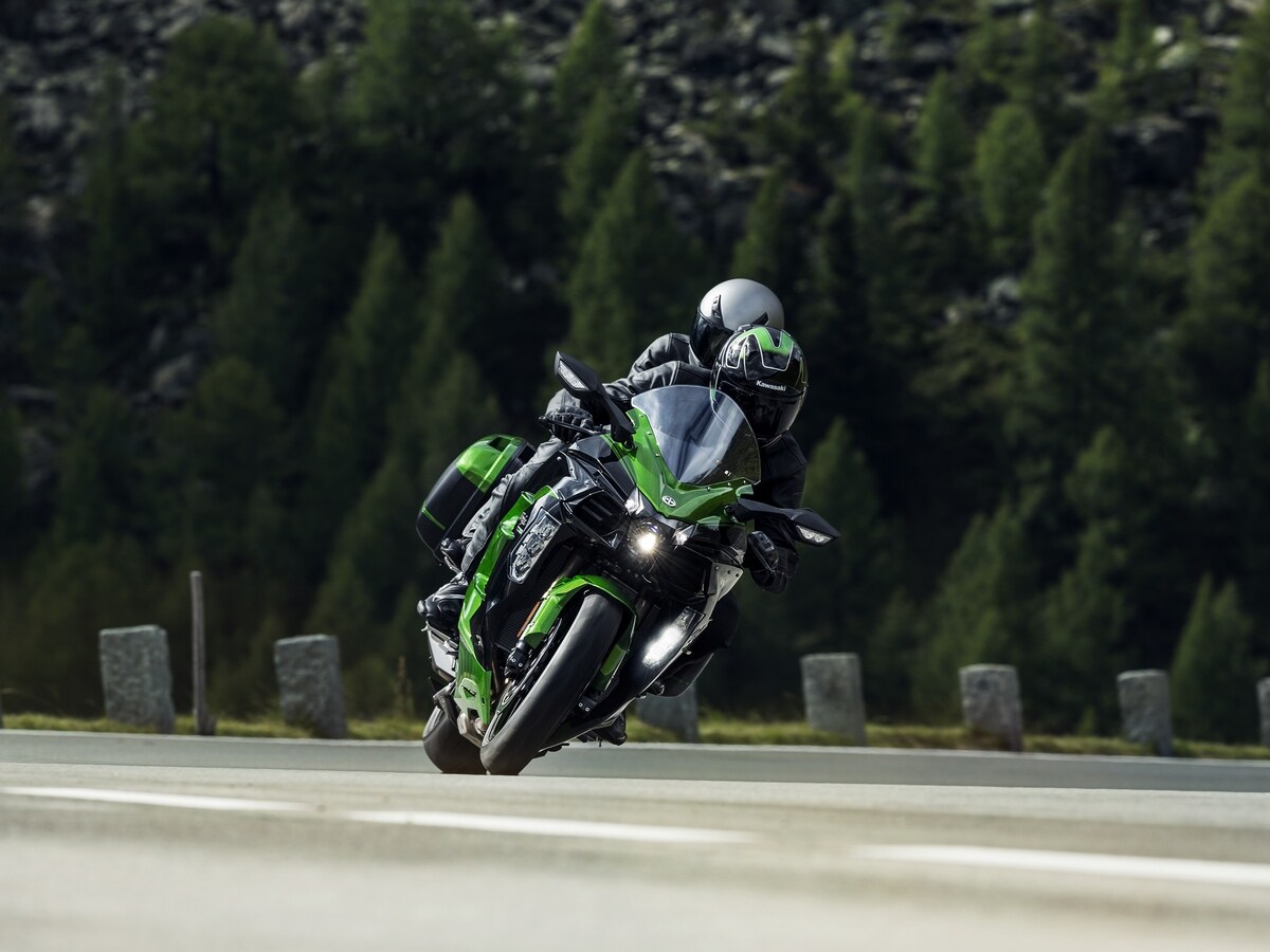 Hi 18MY Ninja H2 SX Angle 12