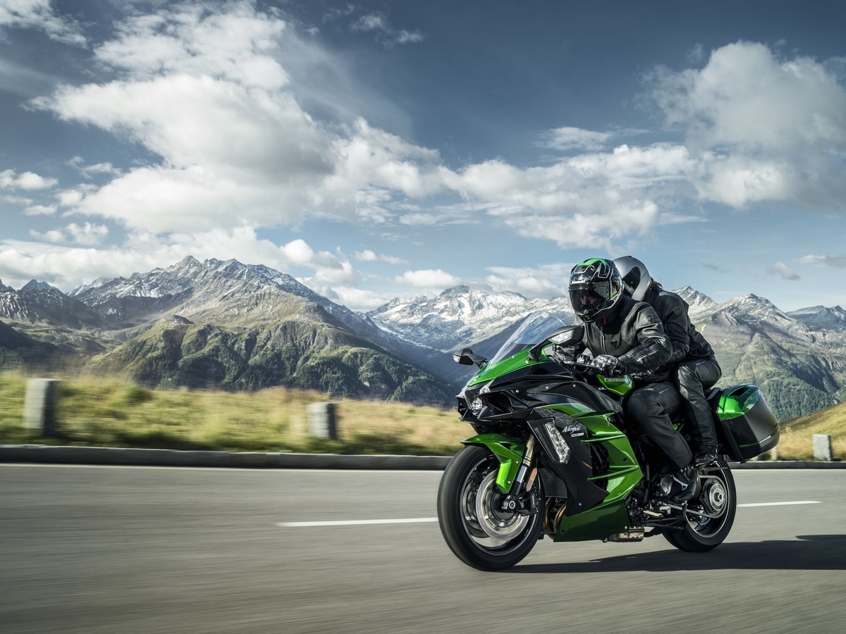 Hi 18MY Ninja H2 SX Angle 17 Tracking 1