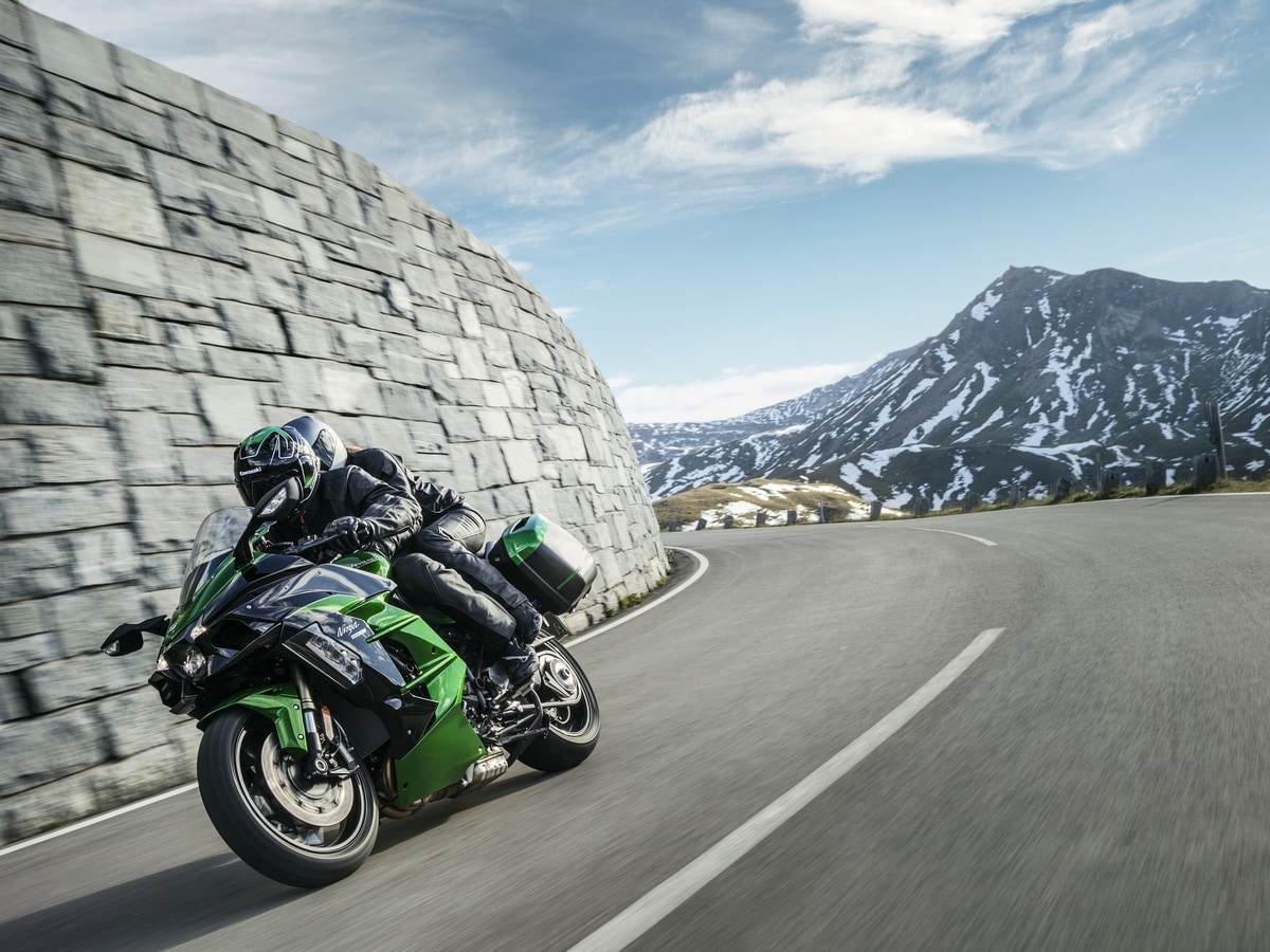 Hi 18MY Ninja H2 SX Angle 17 Tracking 2