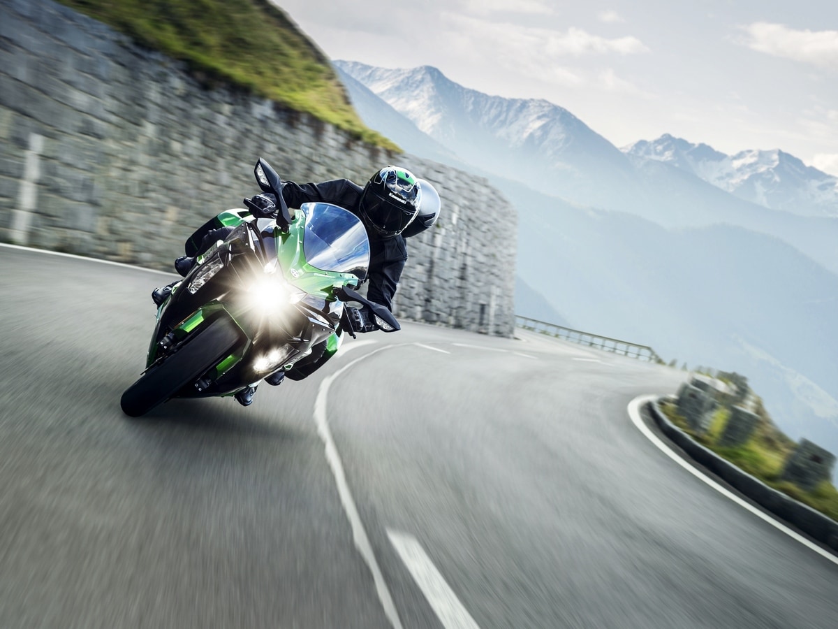 Hi 18MY Ninja H2 SX Angle 17a